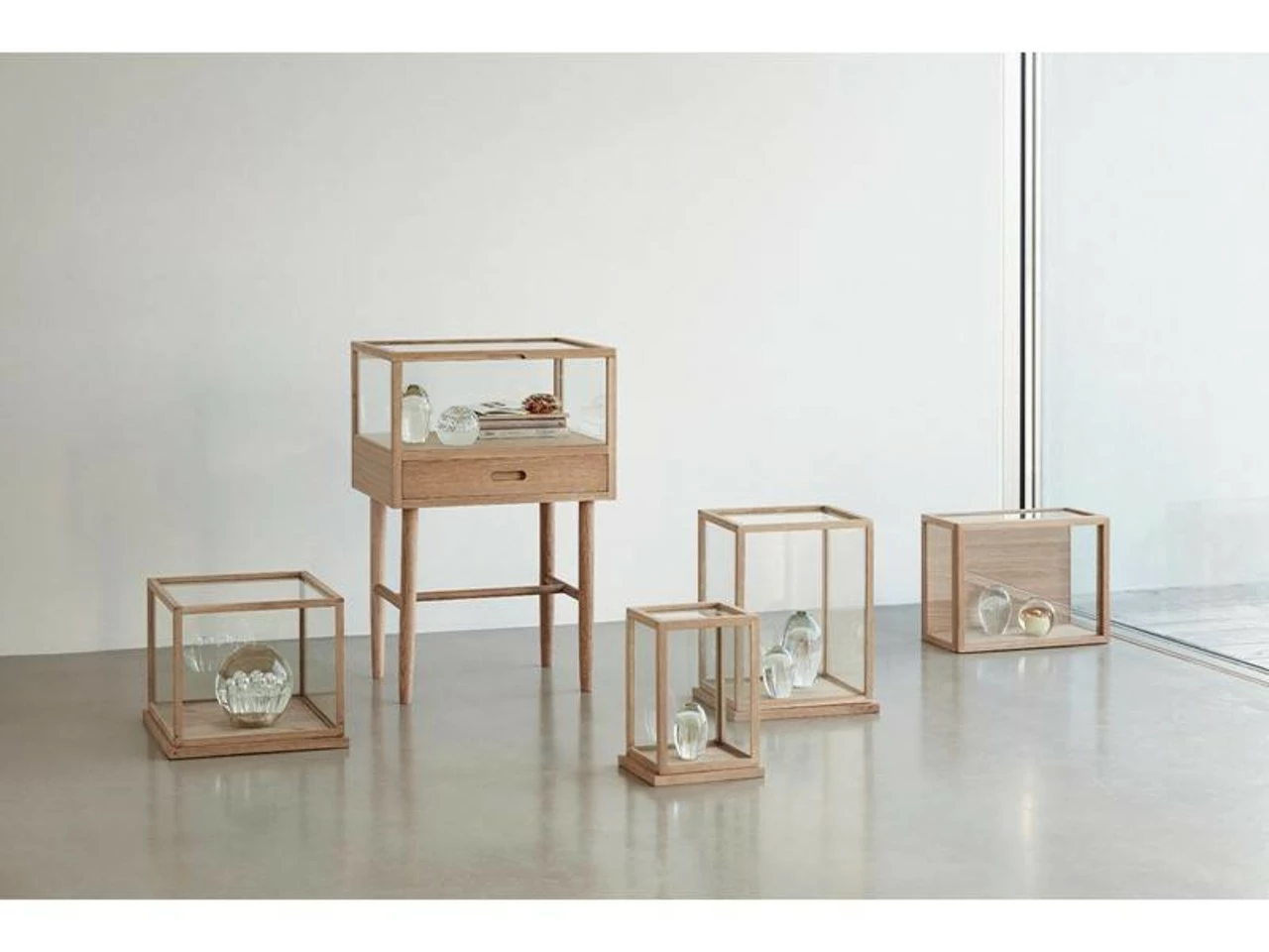 Hubsch Glazen Display Eikenhout - Afbeelding 3